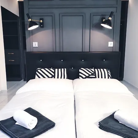 Boutique Owned By Emperor Peter The Great With 2 Balconies & Jacuzzi Apartment *