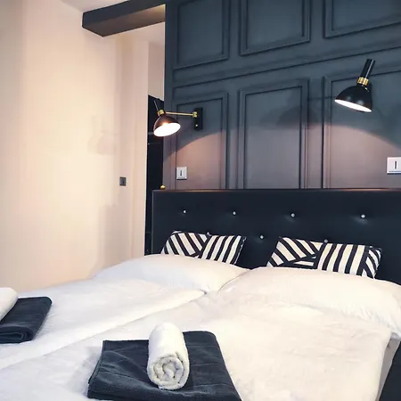 Apartment Boutique Owned By Emperor Peter The Great With 2 Balconies & Jacuzzi