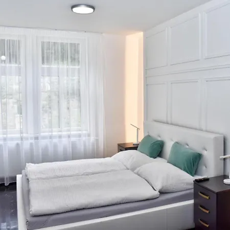 Boutique Owned By Emperor Peter The Great With 2 Balconies & Jacuzzi Apartment *
