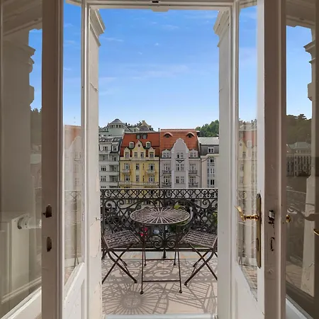 Boutique Owned By Emperor Peter The Great With 2 Balconies & Jacuzzi