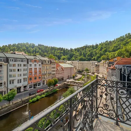 Apartment Boutique Owned By Emperor Peter The Great With 2 Balconies & Jacuzzi