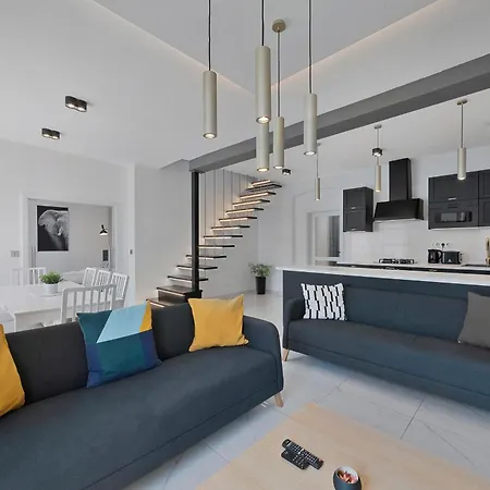 Apartment Boutique Owned By Emperor Peter The Great With 2 Balconies & Jacuzzi *