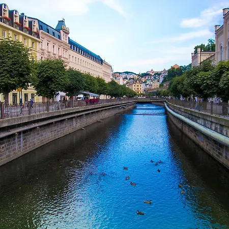 Boutique Owned By Emperor Peter The Great With 2 Balconies & Jacuzzi