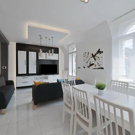 Boutique Owned By Emperor Peter The Great With 2 Balconies & Jacuzzi Apartmán Karlovy Vary