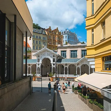 דירה Boutique Owned By Emperor Peter The Great With 2 Balconies & Jacuzzi *