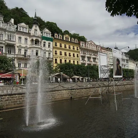 Boutique Owned By Emperor Peter The Great With 2 Balconies & Jacuzzi *