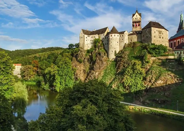 Boutique Owned By Emperor Peter The Great With 2 Balconies & Jacuzzi Apartment