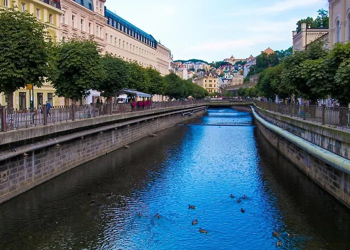Boutique Owned By Emperor Peter The Great With 2 Balconies & Jacuzzi