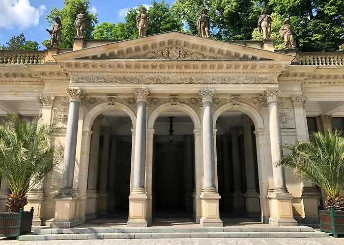 Boutique Owned By Emperor Peter The Great With 2 Balconies & Jacuzzi Lägenhet